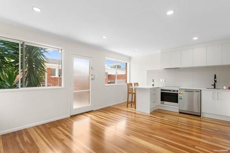 Photo of property in 5 Trengove Place, West Harbour, Auckland, 0618