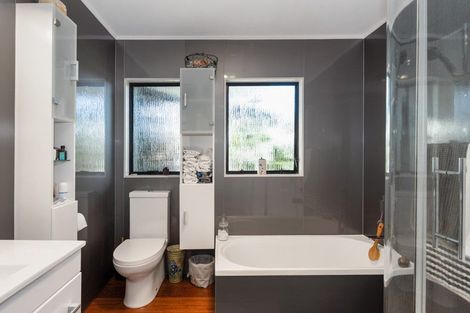 Photo of property in 66 Guadeloupe Crescent, Grenada Village, Wellington, 6037