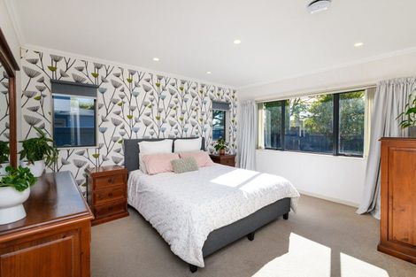 Photo of property in 12 Mana Place, Awapuni, Palmerston North, 4412