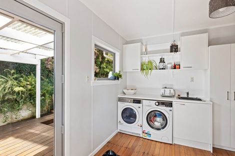 Photo of property in 1 Bonithon Avenue, Moturoa, New Plymouth, 4310