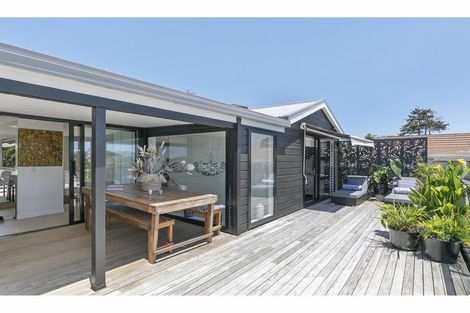 Photo of property in 82 Bay Street, Red Beach, 0932