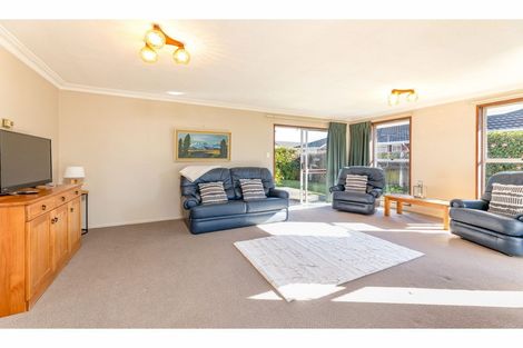 Photo of property in 19 Broadfell Avenue, Avonhead, Christchurch, 8042