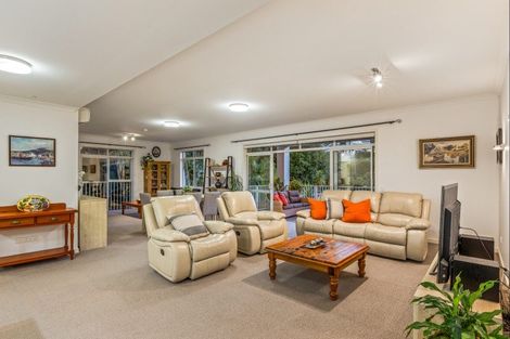 Photo of property in 21 Parkside Drive, Orewa, 0931