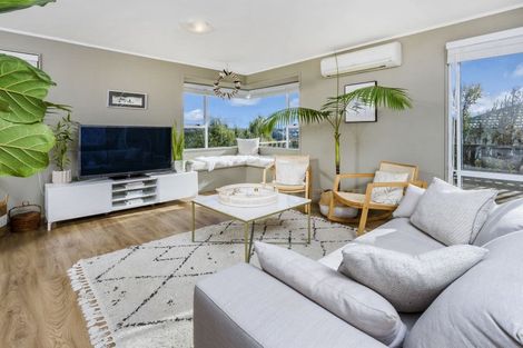 Photo of property in 1/348 Glenfield Road, Glenfield, Auckland, 0629