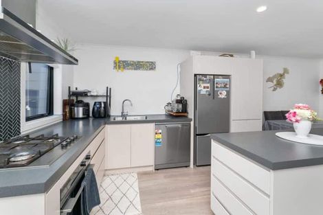 Photo of property in 19/9 Surrey Street, Tawa, Wellington, 5028