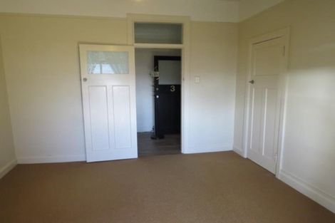 Photo of property in Devonport Apartments, 3/127 Saint Aubyn Street, New Plymouth, 4310