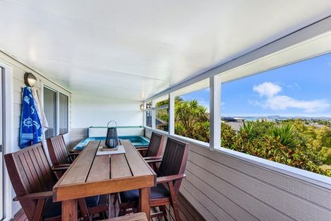 Photo of property in 17 Da Vinci Place, West Harbour, Auckland, 0618