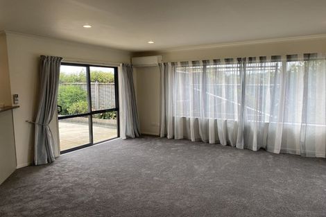 Photo of property in 40 Sunvista Avenue, Oteha, Auckland, 0632