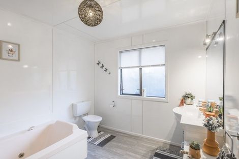 Photo of property in 48 Horoeka Street, Stokes Valley, Lower Hutt, 5019