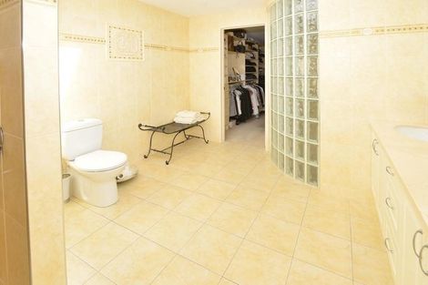 Photo of property in 17 Awaroa Road, Sunnyvale, Auckland, 0612