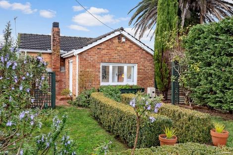 Photo of property in 5 Pine Street, New Lynn, Auckland, 0600