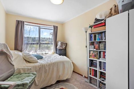 Photo of property in 25 Dundale Avenue, Blockhouse Bay, Auckland, 0600
