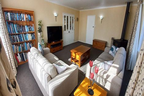 Photo of property in 19 Wallace Place, Hokowhitu, Palmerston North, 4410