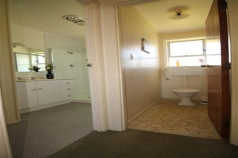 Photo of property in 2/22 La Perouse Street, Botany Downs, Auckland, 2010