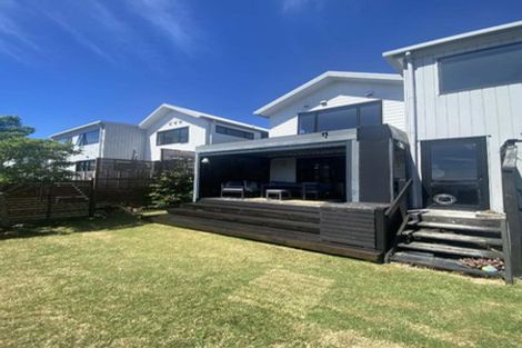 Photo of property in 15 Seafarer Crescent, Stanmore Bay, Whangaparaoa, 0932