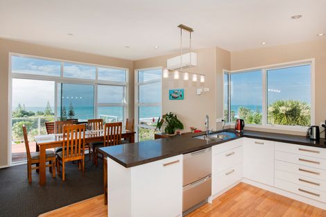 Photo of property in 30 Sirrah Street, Okitu, Gisborne, 4010