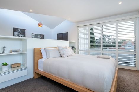 Photo of property in 33a Stanley Point Road, Stanley Point, Auckland, 0624