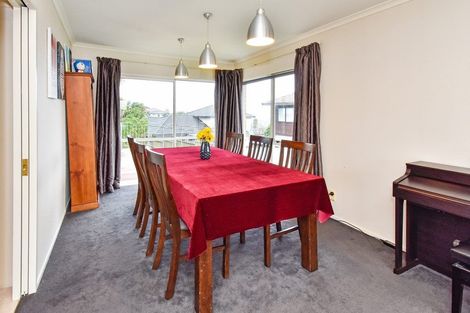 Photo of property in 32 Ewhurst Place, Goodwood Heights, Auckland, 2105