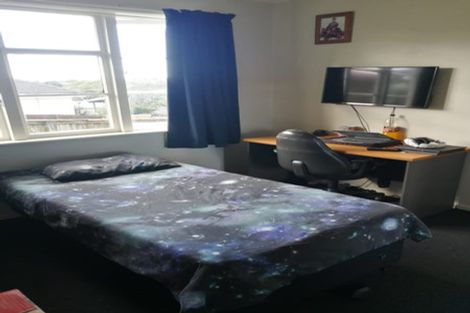 Photo of property in 43 Sunnyside Road, Sunnyvale, Auckland, 0612