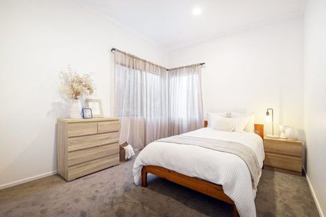 Photo of property in 11 Nottingham Place, Northcross, Auckland, 0630