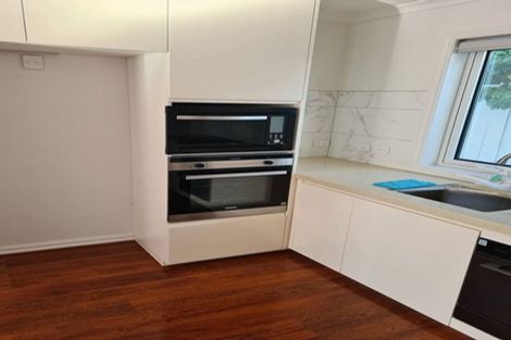 Photo of property in 36 Trias Road, Totara Vale, Auckland, 0629