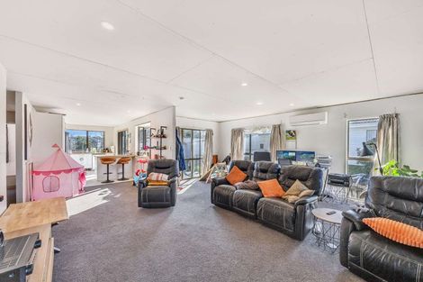 Photo of property in 4 Wisteria Grove, Maungaraki, Lower Hutt, 5010