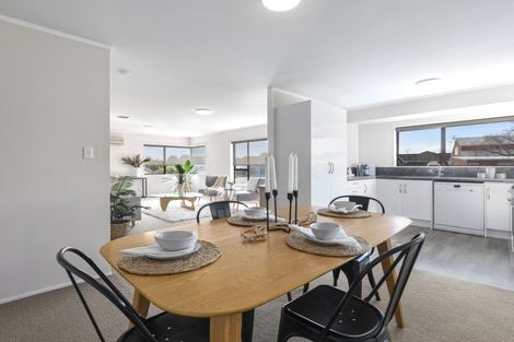 Photo of property in 1 The Green, Mount Maunganui, 3116