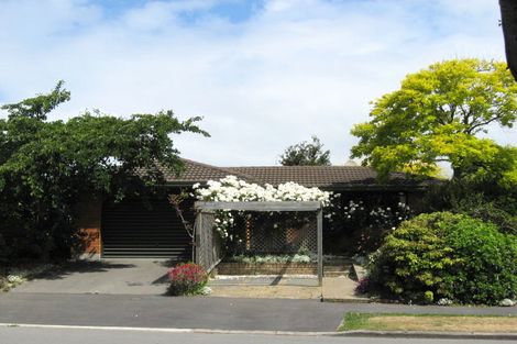 Photo of property in 32 Camberwell Place, Avonhead, Christchurch, 8042