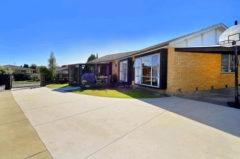 Photo of property in 11 Beeston Place, Redwood, Christchurch, 8051