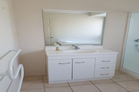 Photo of property in 6 Nier Place, East Tamaki Heights, Auckland, 2016