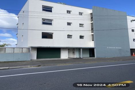 Photo of property in 1/2 Oriental Terrace, Mount Victoria, Wellington, 6011
