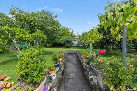 Photo of property in 22 Godley Road, Green Bay, Auckland, 0604