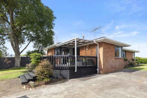 Photo of property in 16 Stonehurst Avenue, Waiuku, 2123