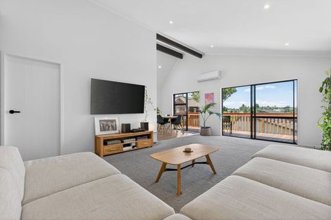 Photo of property in 2/31 Verran Road, Birkenhead, Auckland, 0626