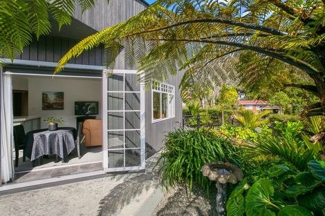 Photo of property in 8 Spencer Place, Merrilands, New Plymouth, 4312