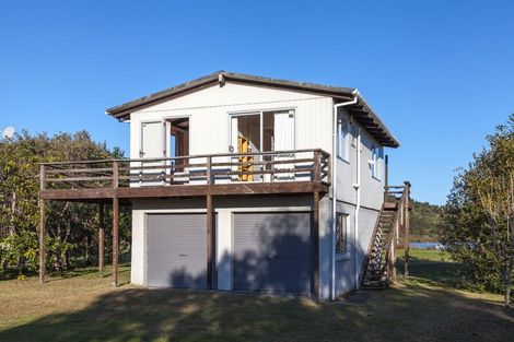 Photo of property in 69 Oyster Drive, Cooks Beach, Whitianga, 3591