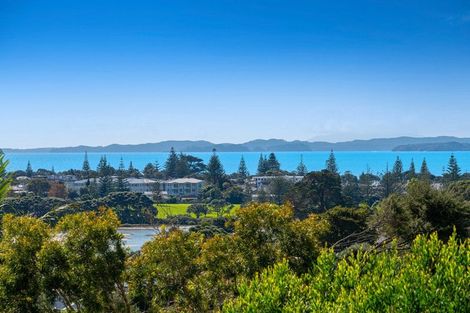 Photo of property in 13 Moffat Road, Red Beach, 0932