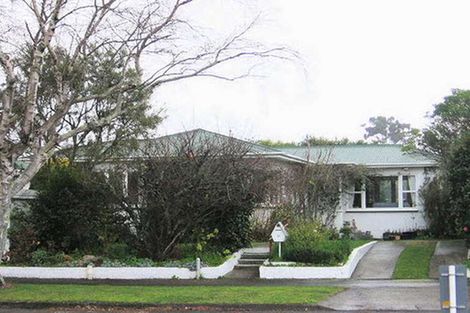Photo of property in 27 Winston Avenue, Hokowhitu, Palmerston North, 4410