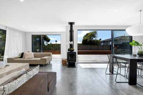 Photo of property in 5b Strandon Place, Strandon, New Plymouth, 4312