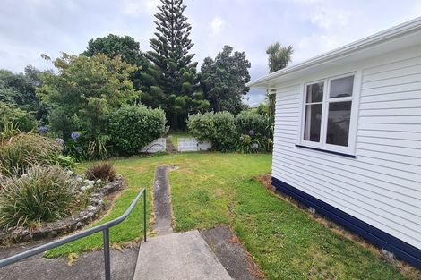 Photo of property in 33 Fox Street, Opunake, 4616