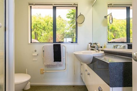 Photo of property in 136 Winara Avenue, Waikanae, 5036