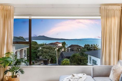 Photo of property in 3/28 Beach Road, Castor Bay, Auckland, 0620