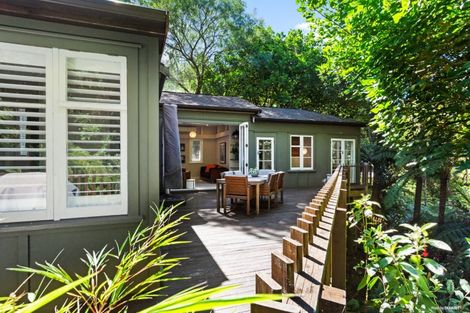 Photo of property in 55 Pupuke Road, Birkenhead, Auckland, 0627