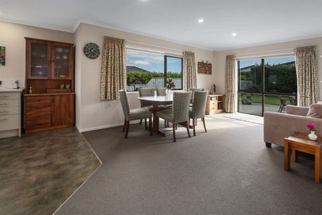 Photo of property in 10 Paparoa Crescent, Aotea, Porirua, 5024