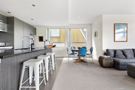 Photo of property in 77 Tiketike Way, Brooklyn, Wellington, 6021