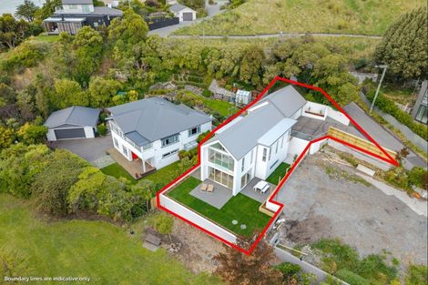 Photo of property in 2/1 The Brae, Mount Pleasant, Christchurch, 8081