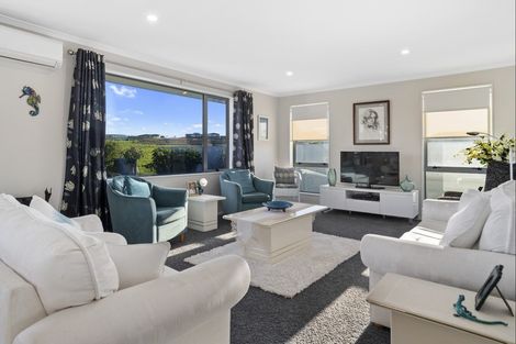 Photo of property in 12 Vantage Place, Omokoroa, 3114