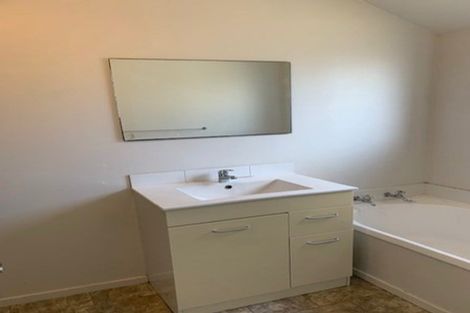 Photo of property in 10 Gibbs Road, Manurewa, Auckland, 2102