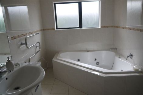 Photo of property in 497 Great South Road, Opaheke, Papakura, 2113