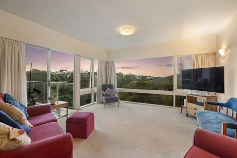 Photo of property in 1/47 Eastcliffe Road, Castor Bay, Auckland, 0620